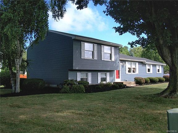 2nd image of 3948 Tudor Pl