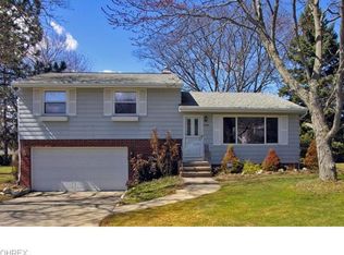 8200 Wright Rd, Broadview Heights, OH 44147