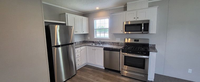 1st image of 33 Pine Ave #33