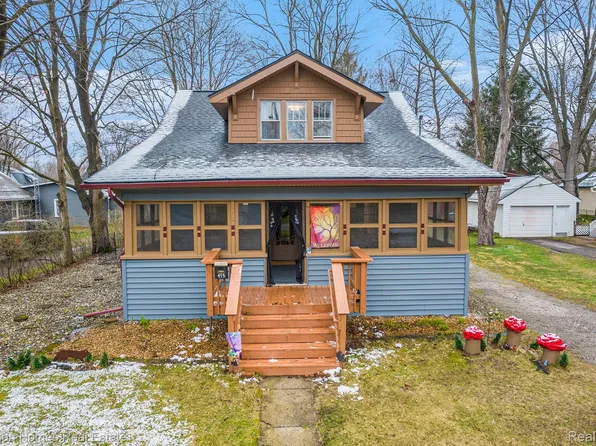 115 Park Ave, Holly, MI 48442