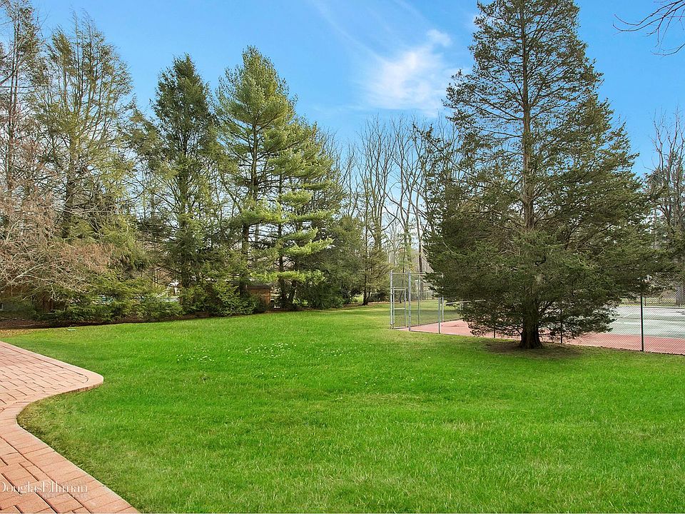 1st image of 6 Magnolia Ln