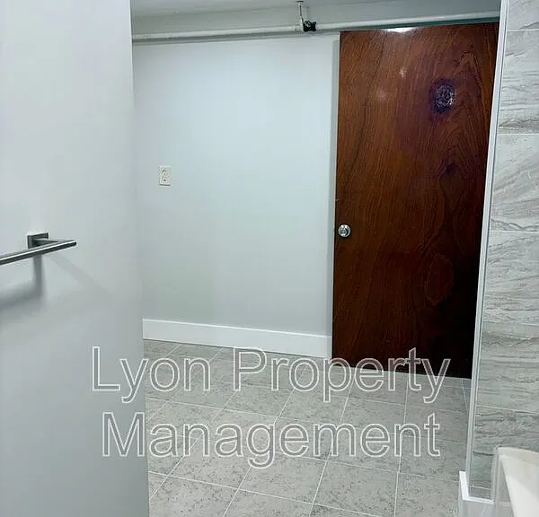 262 Illinois St #2 — Photo 15