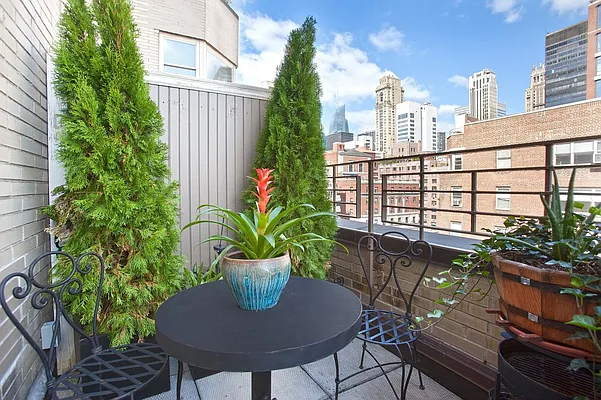 Sold by Kleier Residential | media 12