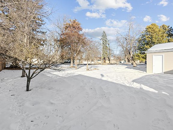 3rd image of 516 Dayton Rd