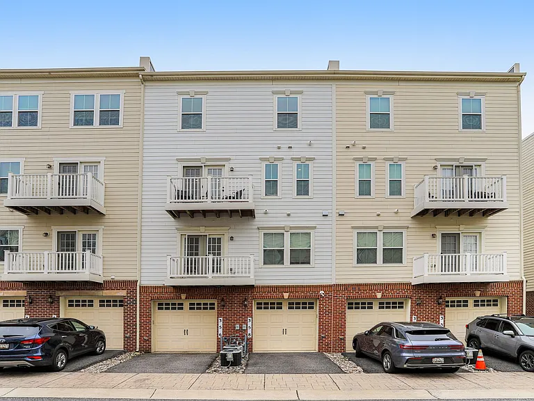 358 Urban Ave #358 — Photo 24