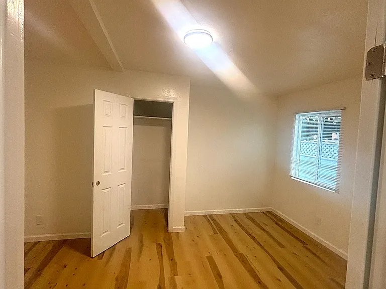 308 Richmond Ave #B — Photo 11