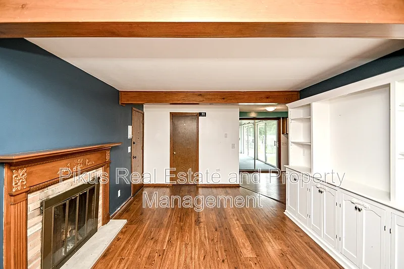 4 bed, 2.5 bath, 2015 sqft, $2,800 — Photo 3