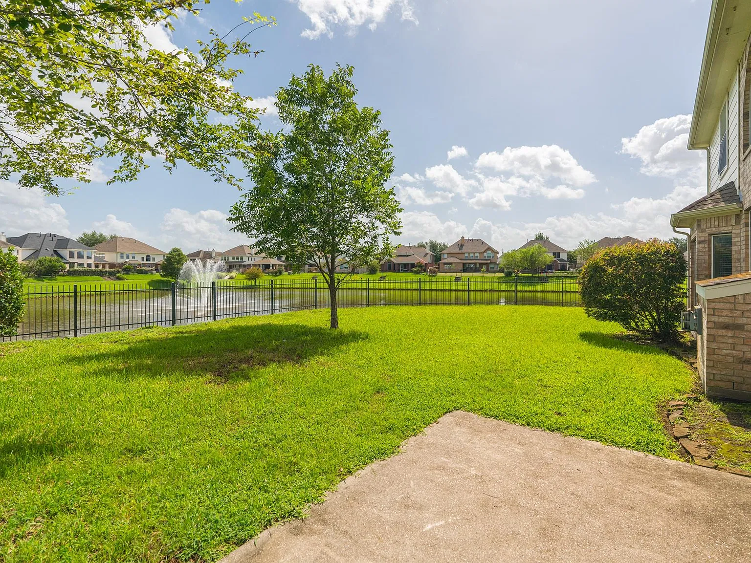5 bed, 4.5 bath, 3827 sqft, $3,300 — Photo 1