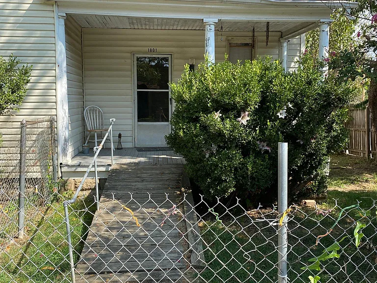 1801 1/2 Grand Ave — Photo 3