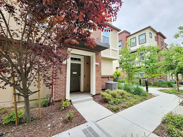1025 Gabbiano Ln #1 — Photo 2