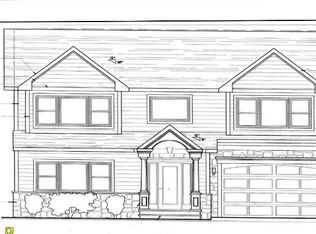 90 Georgia Dr, Syosset, NY 11791