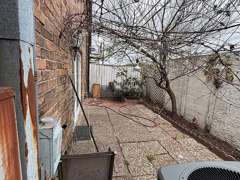 2710 Briarhurst Dr #5 — Photo 2