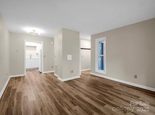 520 Courtwood Ln APT 4, Hendersonville, NC 28739