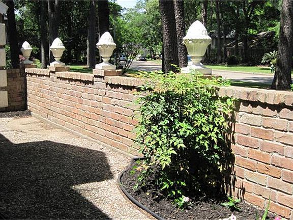 Lovely courtyard as you approach the front entry of home. Relax here and enjoy your private Cul-de-S