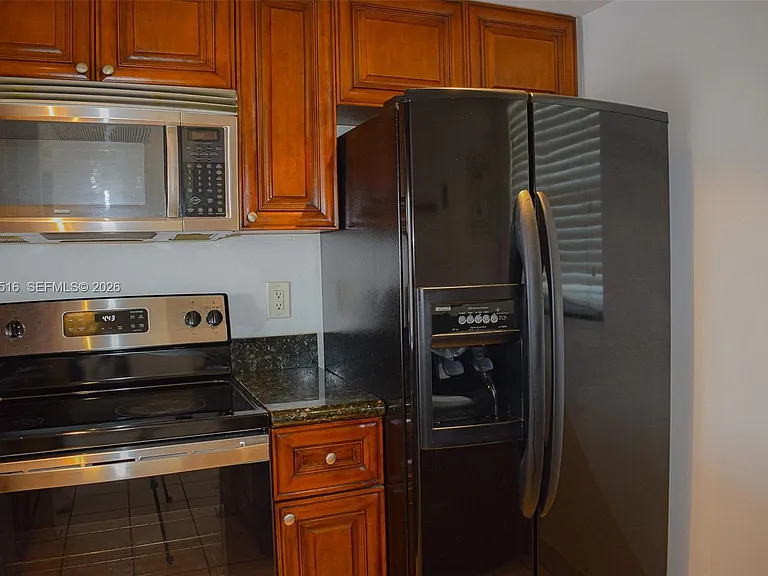 9230 Lagoon Pl #411 — Photo 2
