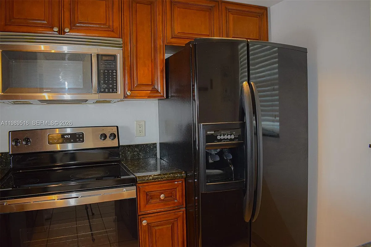 Building Photo - 9230 Lagoon Pl #411