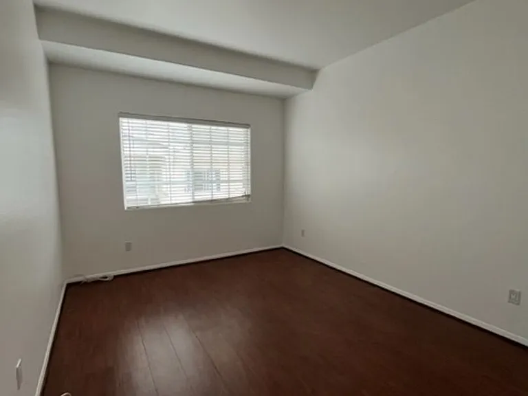 4927 Brighton Ave — Photo 16