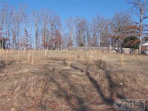 2nd image of 742 Oakland Dr