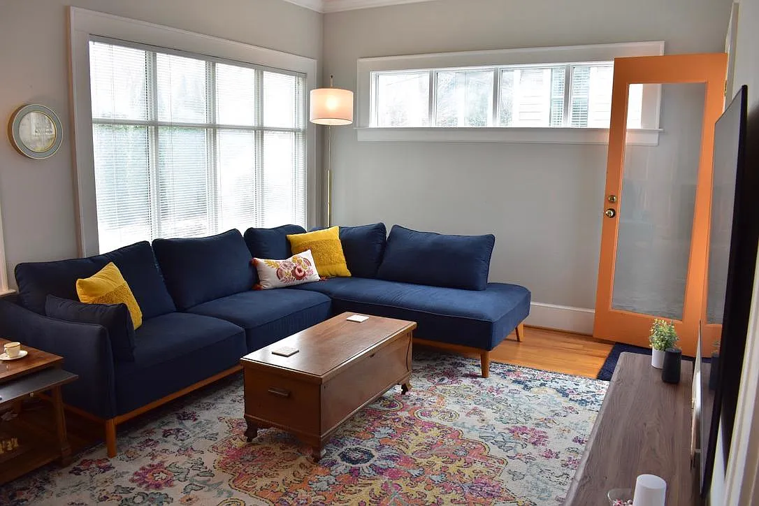 372 Southerland Ter NE — Photo 4
