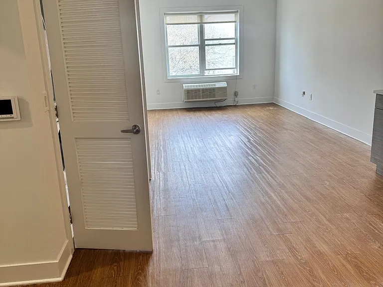 428 Bergen Ave #409 — Photo 2