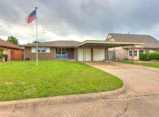 1052 NW 2nd St, Moore, OK 73160