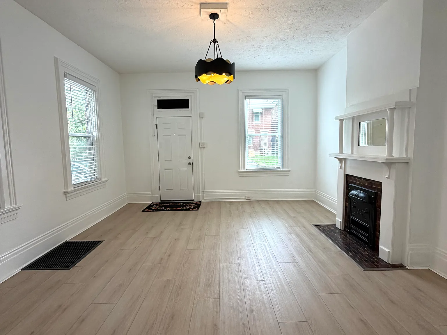 3 bed, 1.5 bath, 1800 sqft, $2,300 — Photo 4