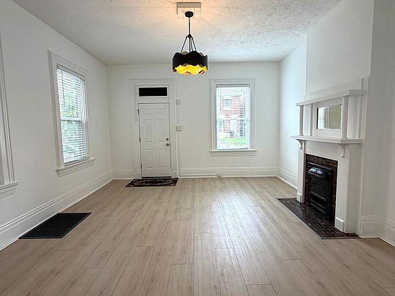 4th image of 1909 Pine St