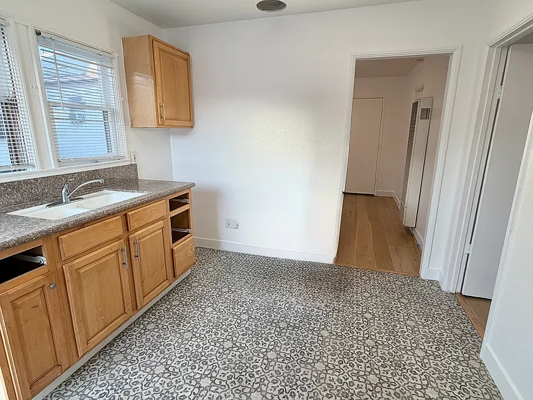 441 W 16th St — Photo 5