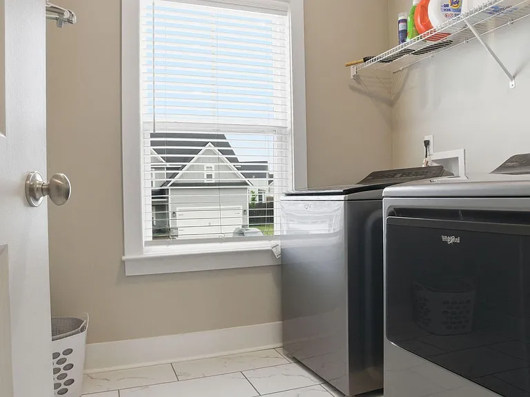 2638 Laurens St — Photo 23