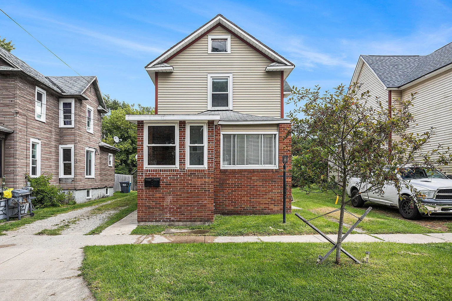 2 bed, 1.0 bath, 1220 sqft, $1,100 — Photo 2
