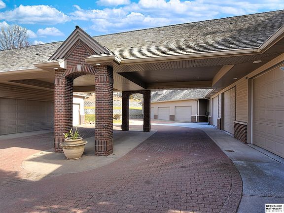 2nd image of 107 Banyan Ct