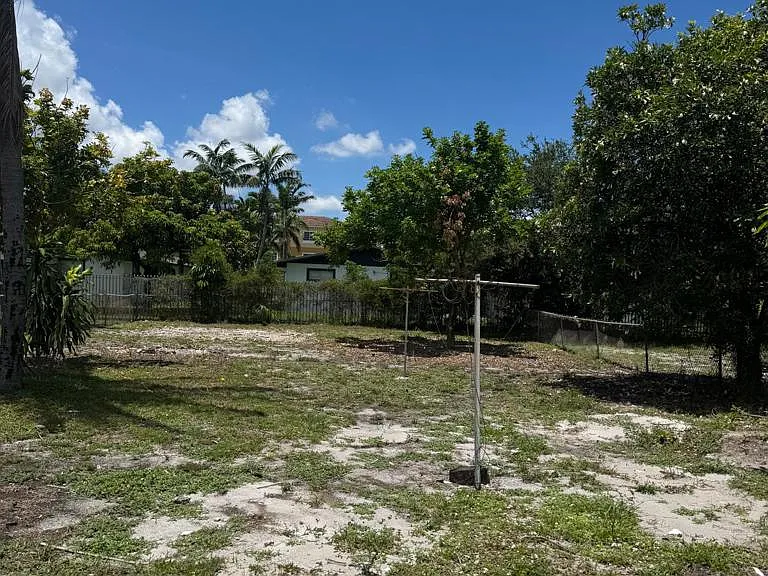 121 NW 1st Ave — Photo 18