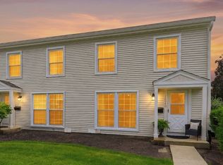 1694 Valley Forge Ct APT D, Wheaton, IL 60189