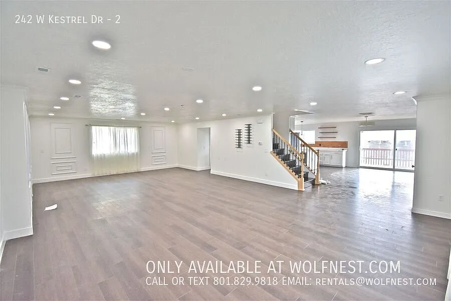 3 bed, 2.5 bath, 2672 sqft, $2,650 — Photo 2