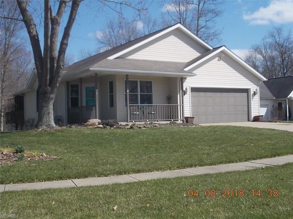 1st image of 584 Oakwood Dr