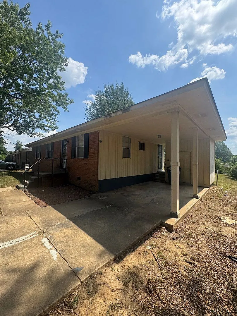 Welcome to 721 Western Park Dr! — Photo 1