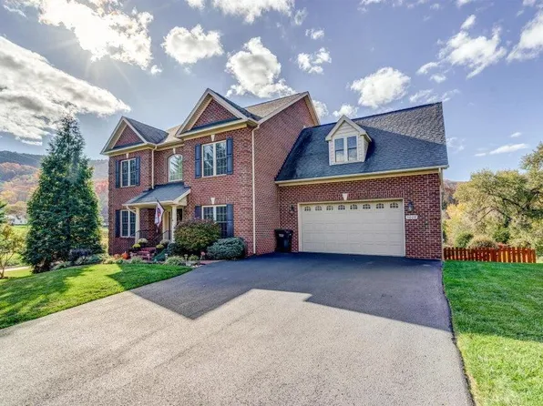 5008 Meadow Creek Dr, Roanoke, VA 24018