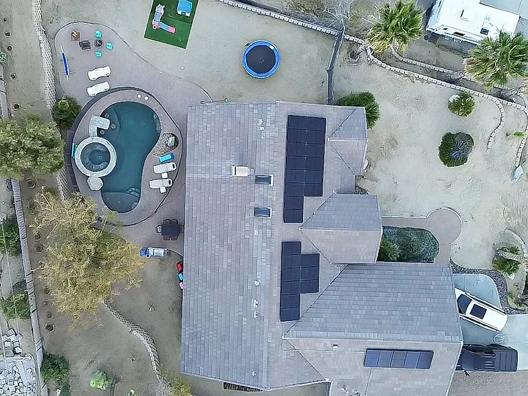 7525 Whitney Ave — Photo 2