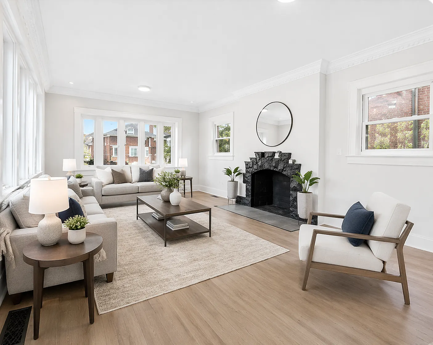 4 bed, 2.5 bath, 2440 sqft, $2,500 — Photo 3