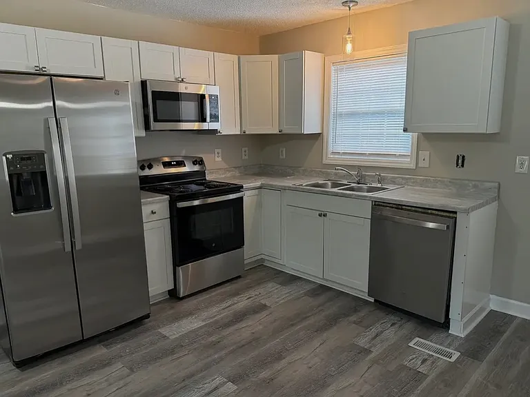 202 Charles St — Photo 6