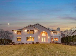 720 Pascack Rd, Paramus, NJ 07652