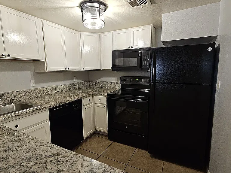 2 bed, 936 sqft, $1,225 — Photo 4