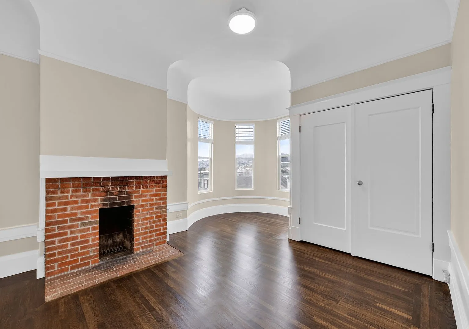 120 Webster Street (737r) — Photo 1