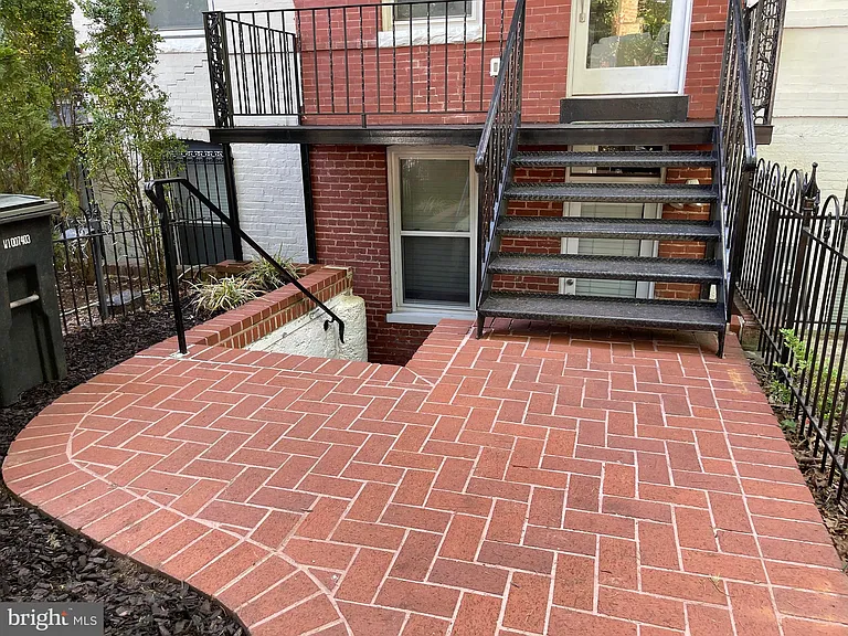 449 New Jersey Ave SE #B — Photo 2