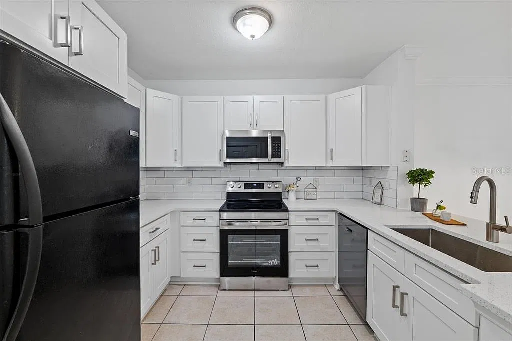 2 bed, 2.0 bath, 1115 sqft, $2,300 — Photo 3