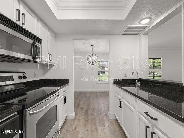 908 Shoreline Cir — Photo 16