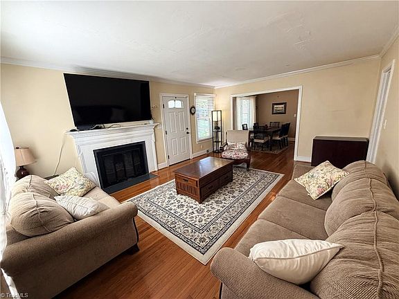 3rd image of 506 E Farriss Ave