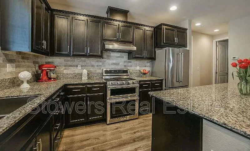 4 bed, 2.5 bath, 2075 sqft, $3,495 — Photo 4