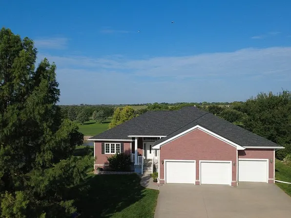 2740 S Smokey Hill Rd, Hastings, NE 68901