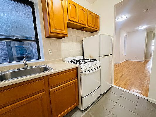 3rd image of 228 W 24th St APT 4W